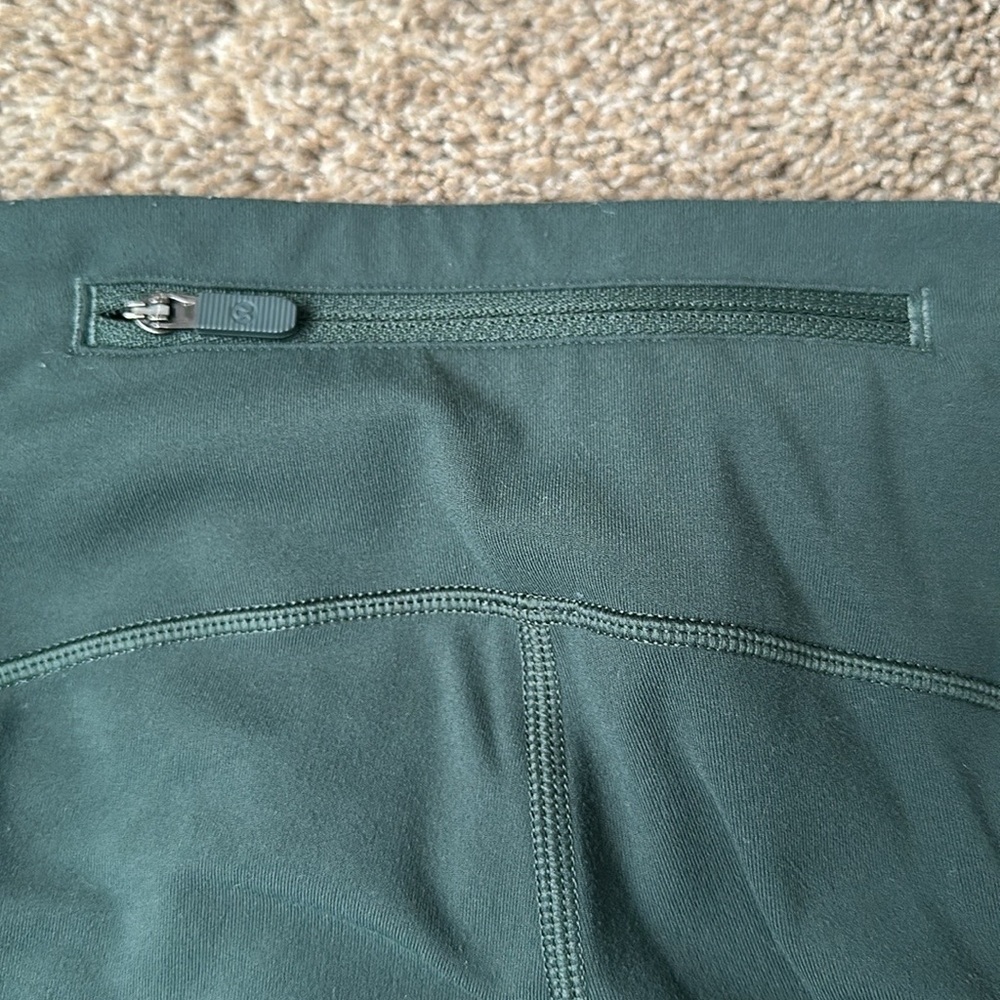Lululemon leggings women size 8 - Picture 4 of 7